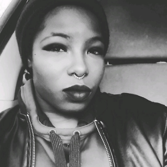 Meet your Posher, Chanel - Picture 1 of 1